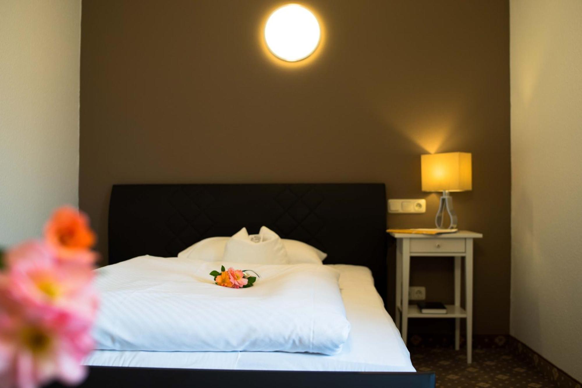 Hotel Leicht Biebelried Extérieur photo