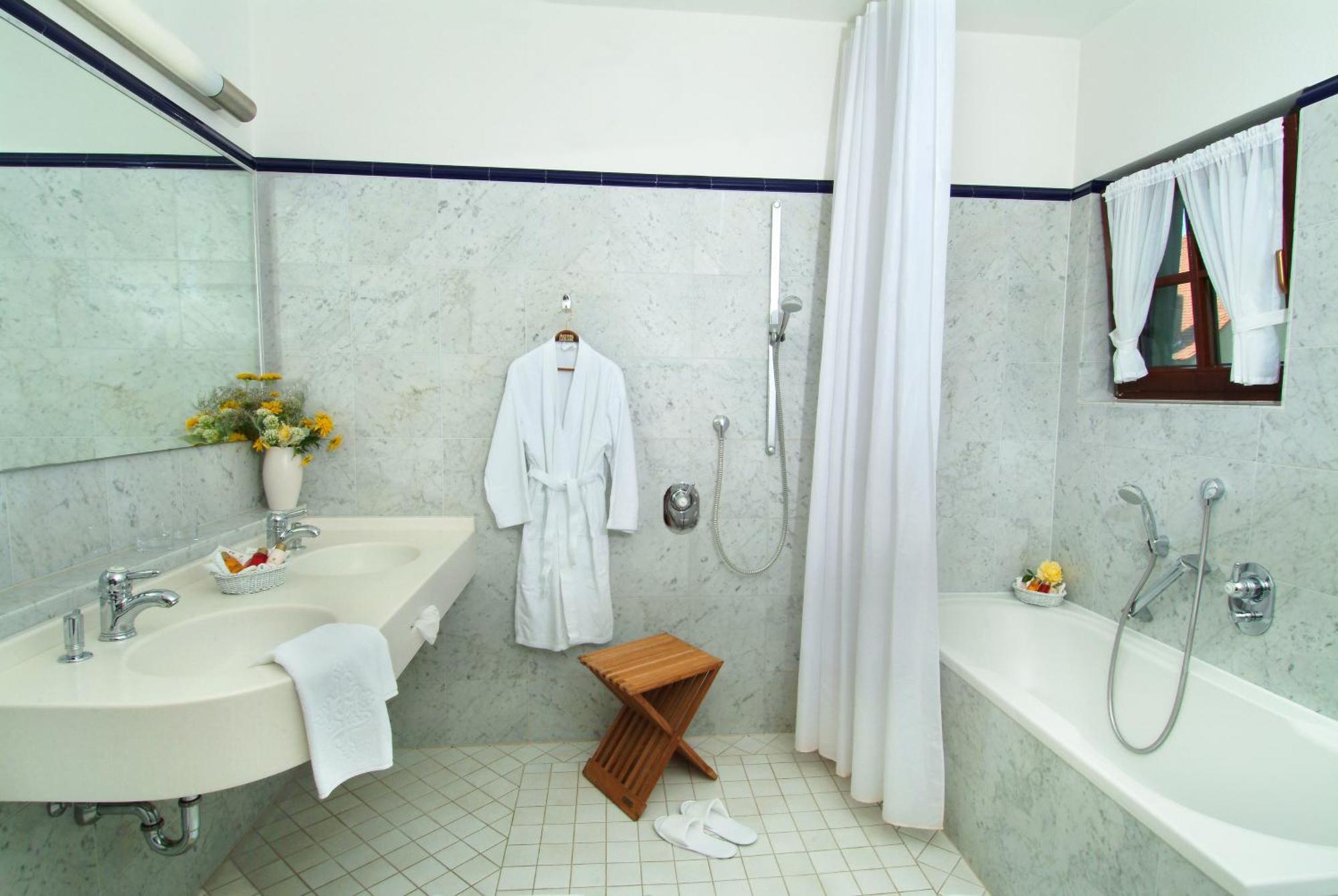 Hotel Leicht Biebelried Extérieur photo
