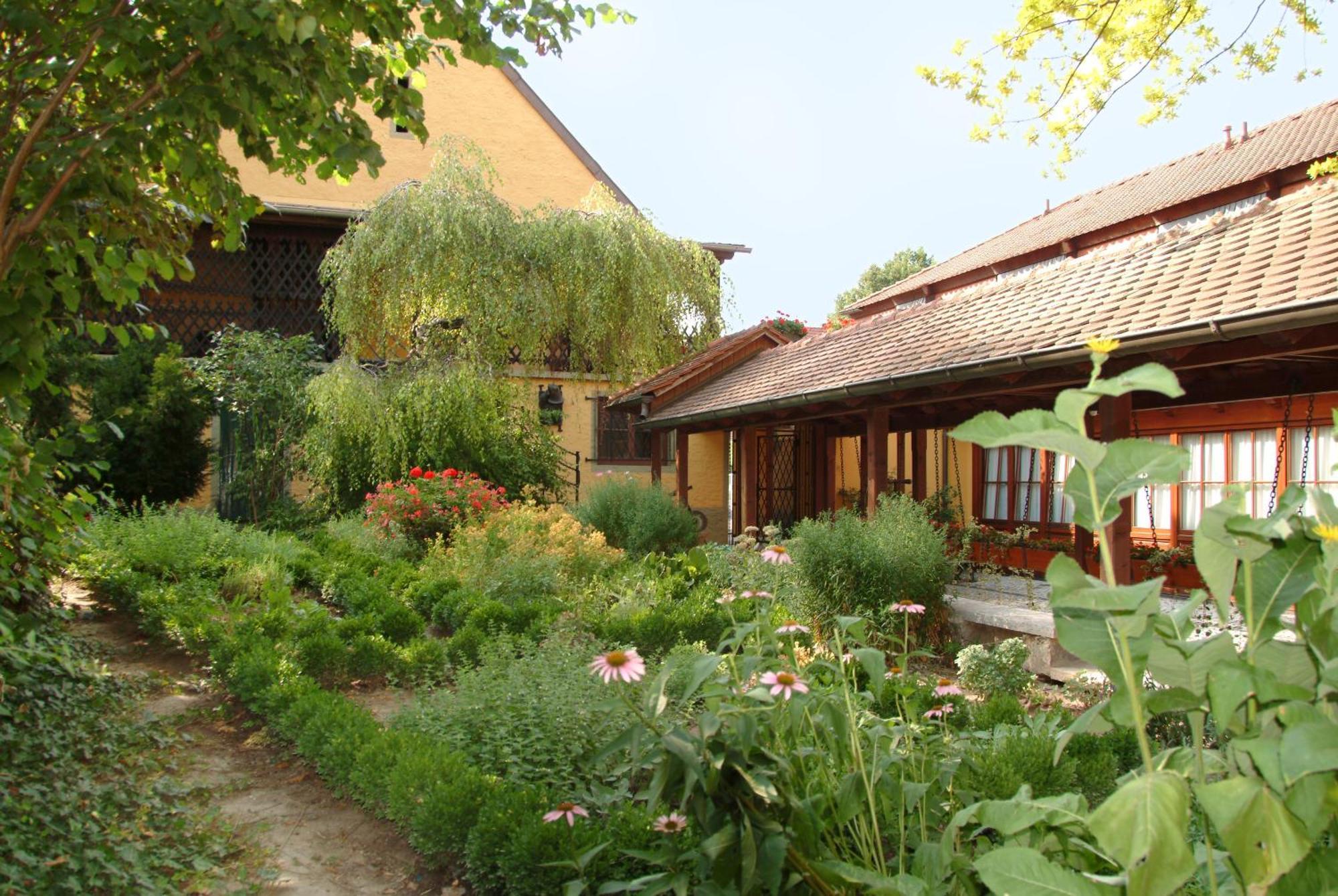 Hotel Leicht Biebelried Extérieur photo