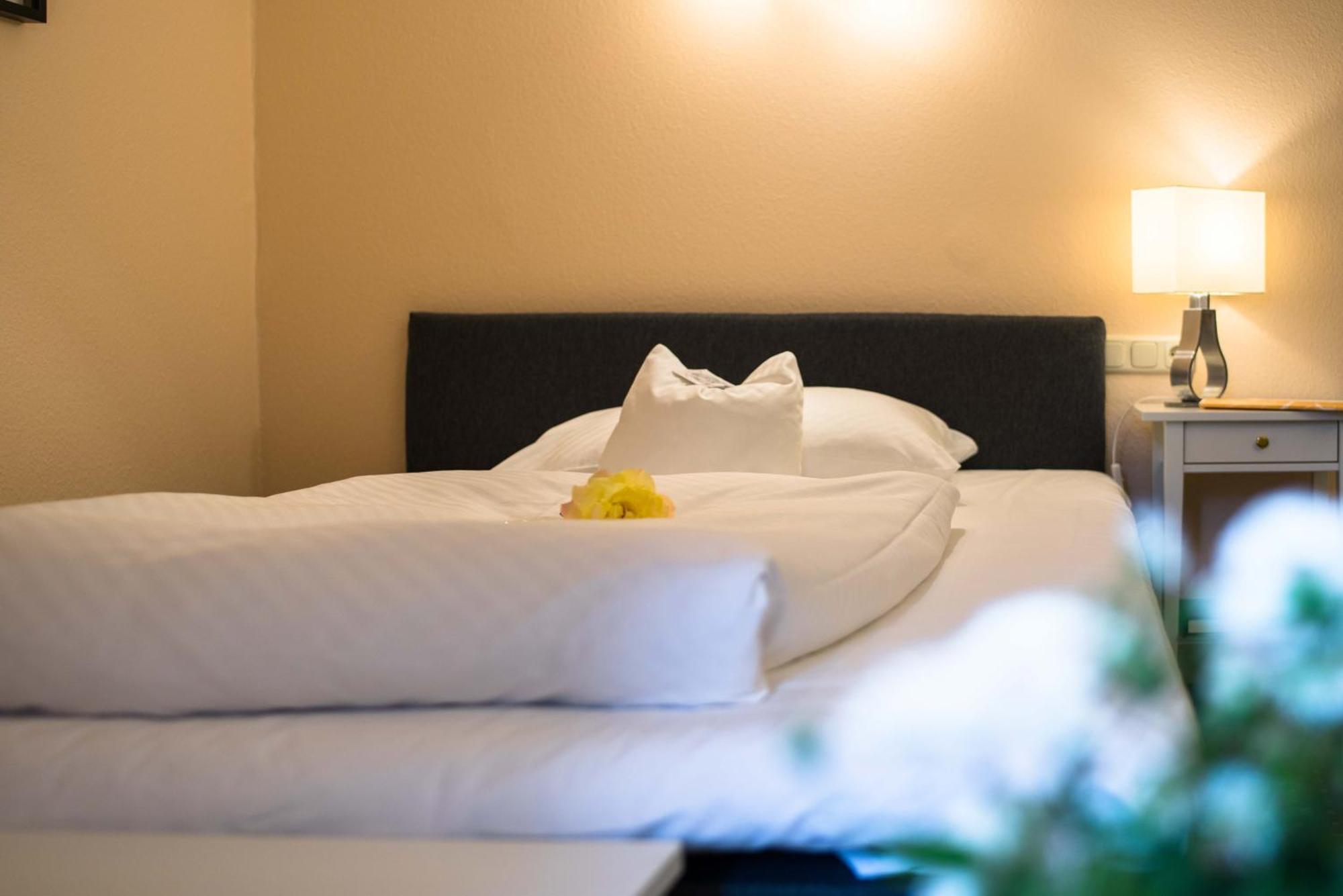 Hotel Leicht Biebelried Extérieur photo